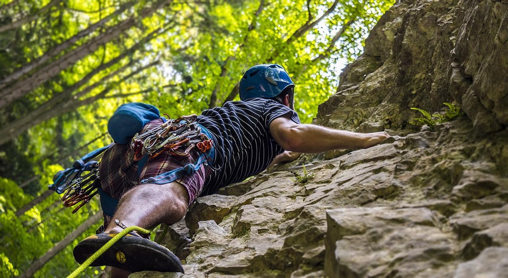 Escalade à la Base Sports Loisirs Vézère