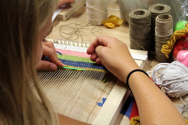 Atelier de tissage au peigne au musée d'Art et d'histoire d'Amboise