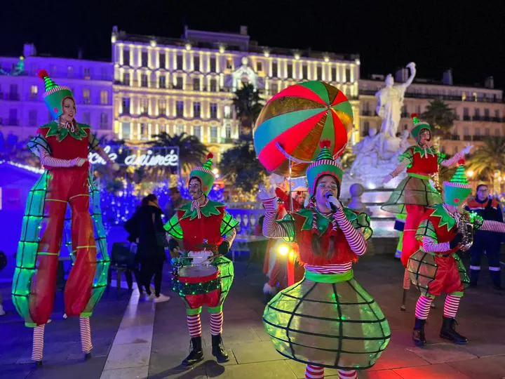 FÉERIES DE NOËL D’ANIANE DÉAMBULATION SPECTACLE DE RUE COMPAGNIE LES ENJOLIVEURS ET KERVAN