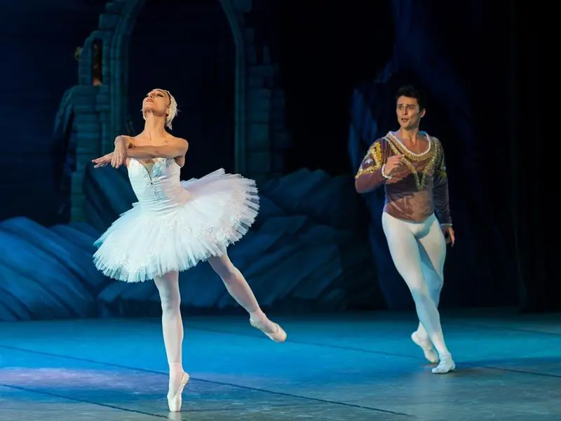 SPECTACLE SUR ÉCRAN LE LAC DES CYGNES BALLET DE L'OPÉRA NATIONAL DE PARIS