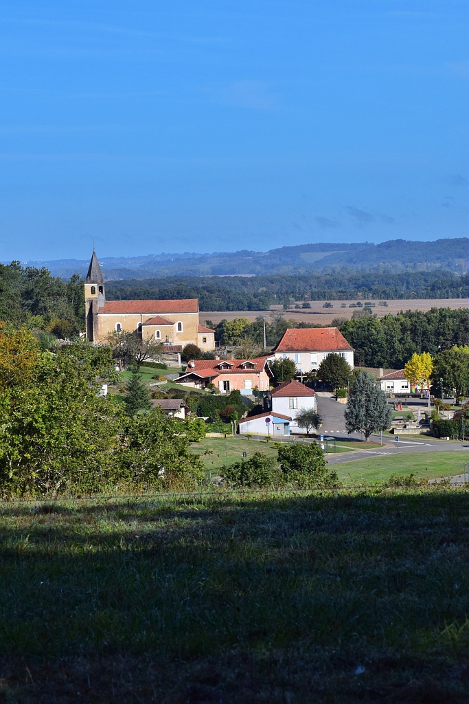 PR1 AUTOUR DE L'ÉGLISE SAINT-SATURNIN Villecomtal-sur-Arros Occitanie