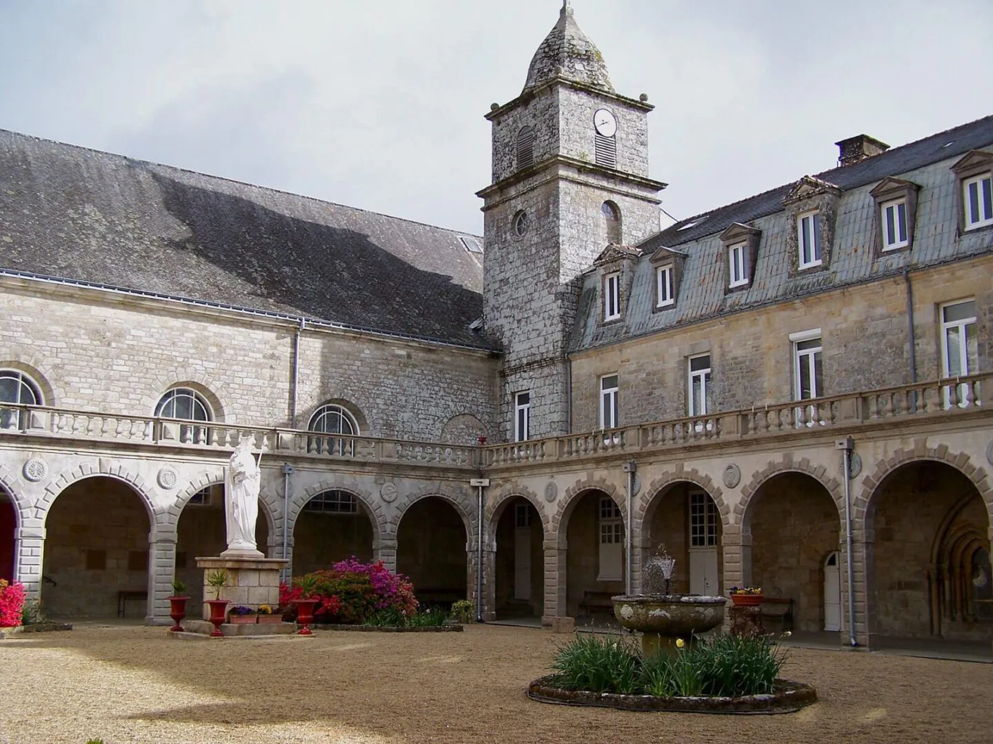 Cloître abbaye Langonnet olivier le dour