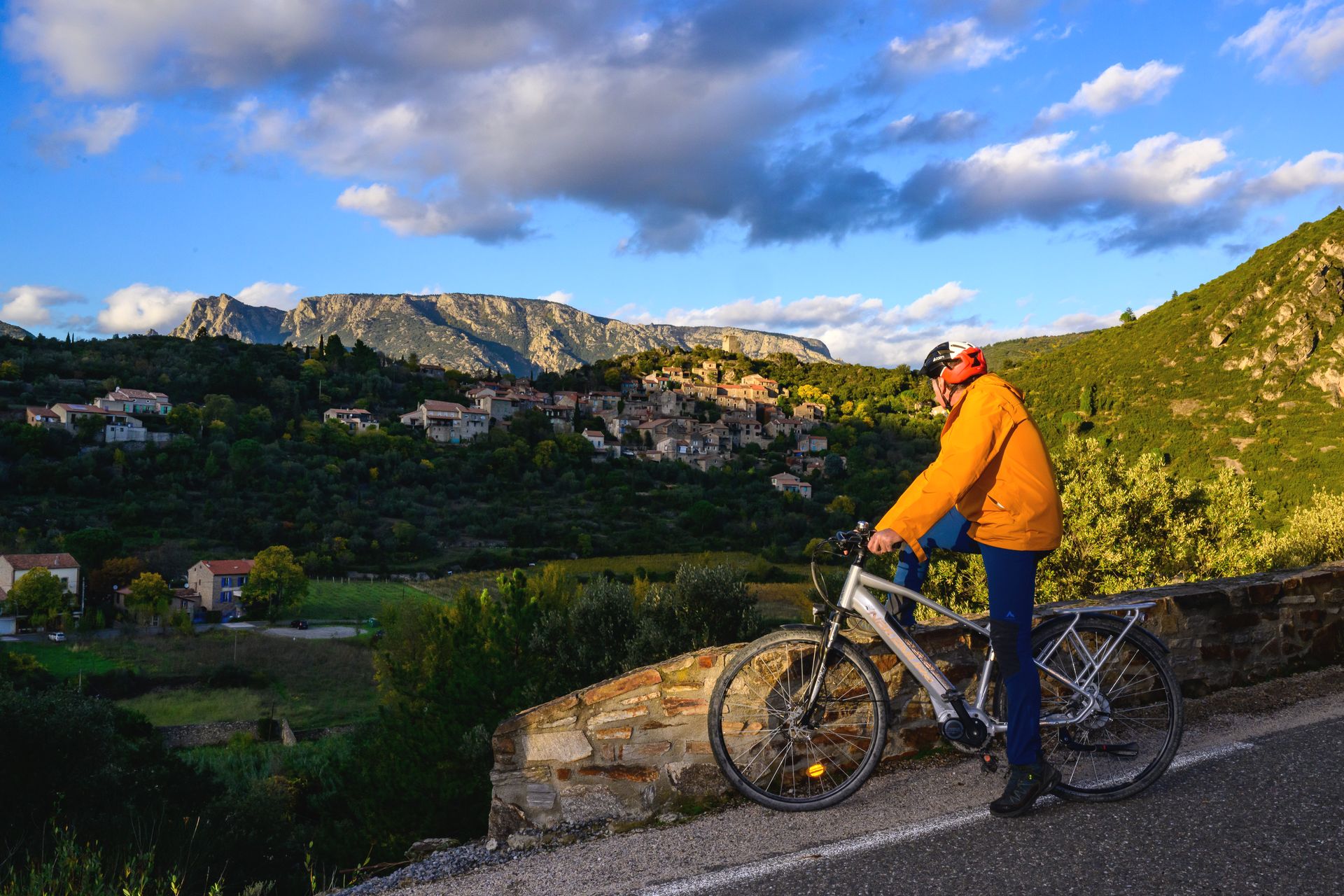 BOUCLE CYCLO N°16 LES VILLAGES DE LA VALLÉE DE L'ORB Cessenon-sur-Orb Occitanie