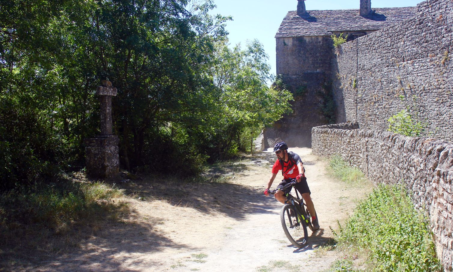 CIRCUIT AU SUD DU LARZAC ESPACE VTT-FFC LODÉVOIS ET LARZAC Le Caylar Occitanie