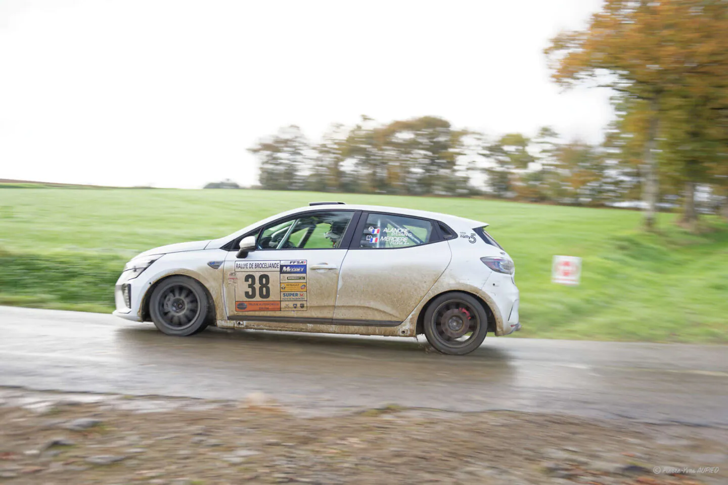 Le pilote Sylvain ALANORE lors du rallye de Brocéliande 2024