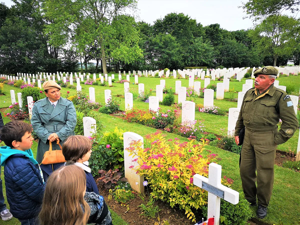 DDay Festival Normandy Le cimetière canadien de Bény-Reviers raconté aux enfants et aux grands