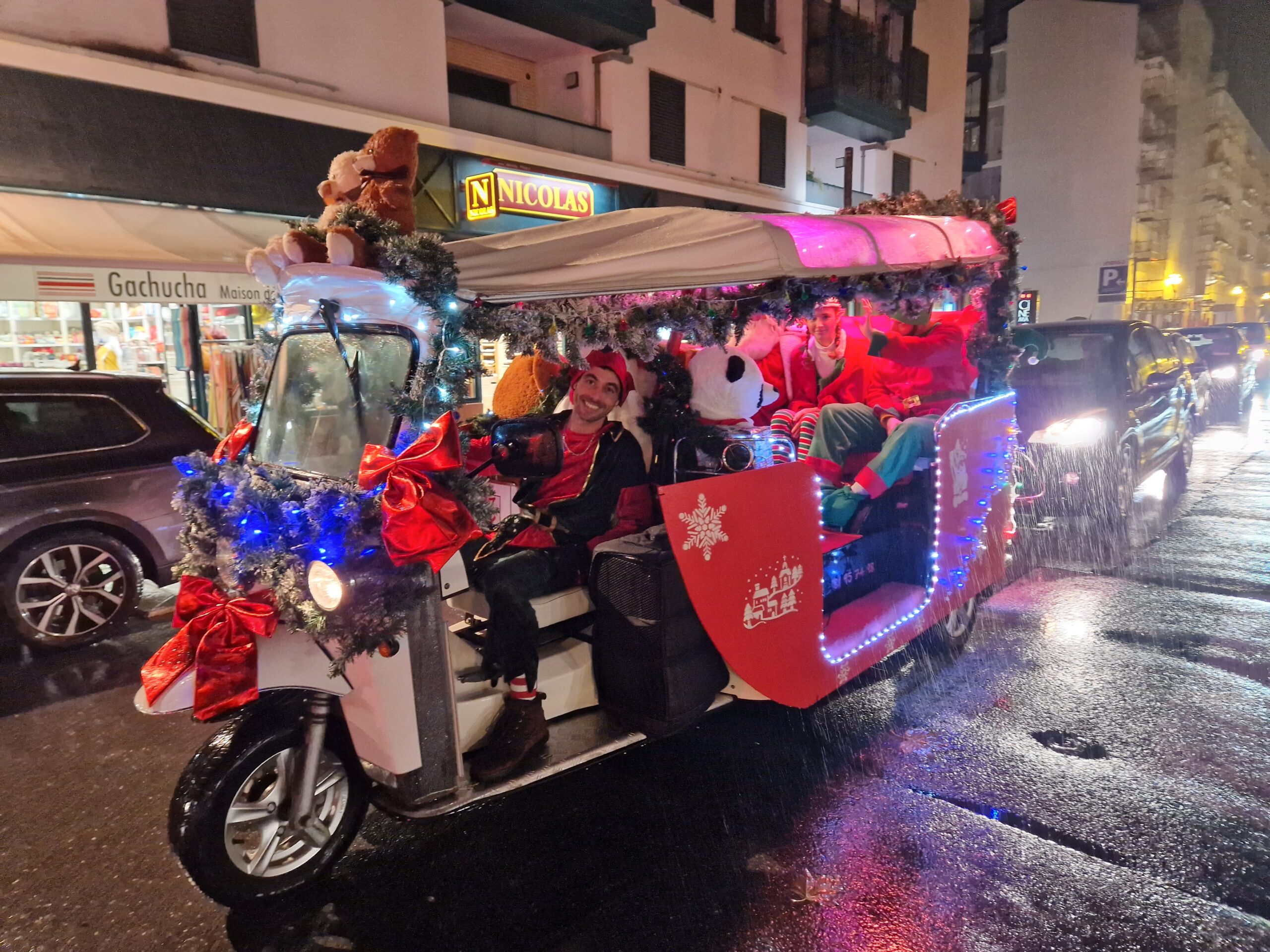 La tournée du Père-Noël quartier Ichaca