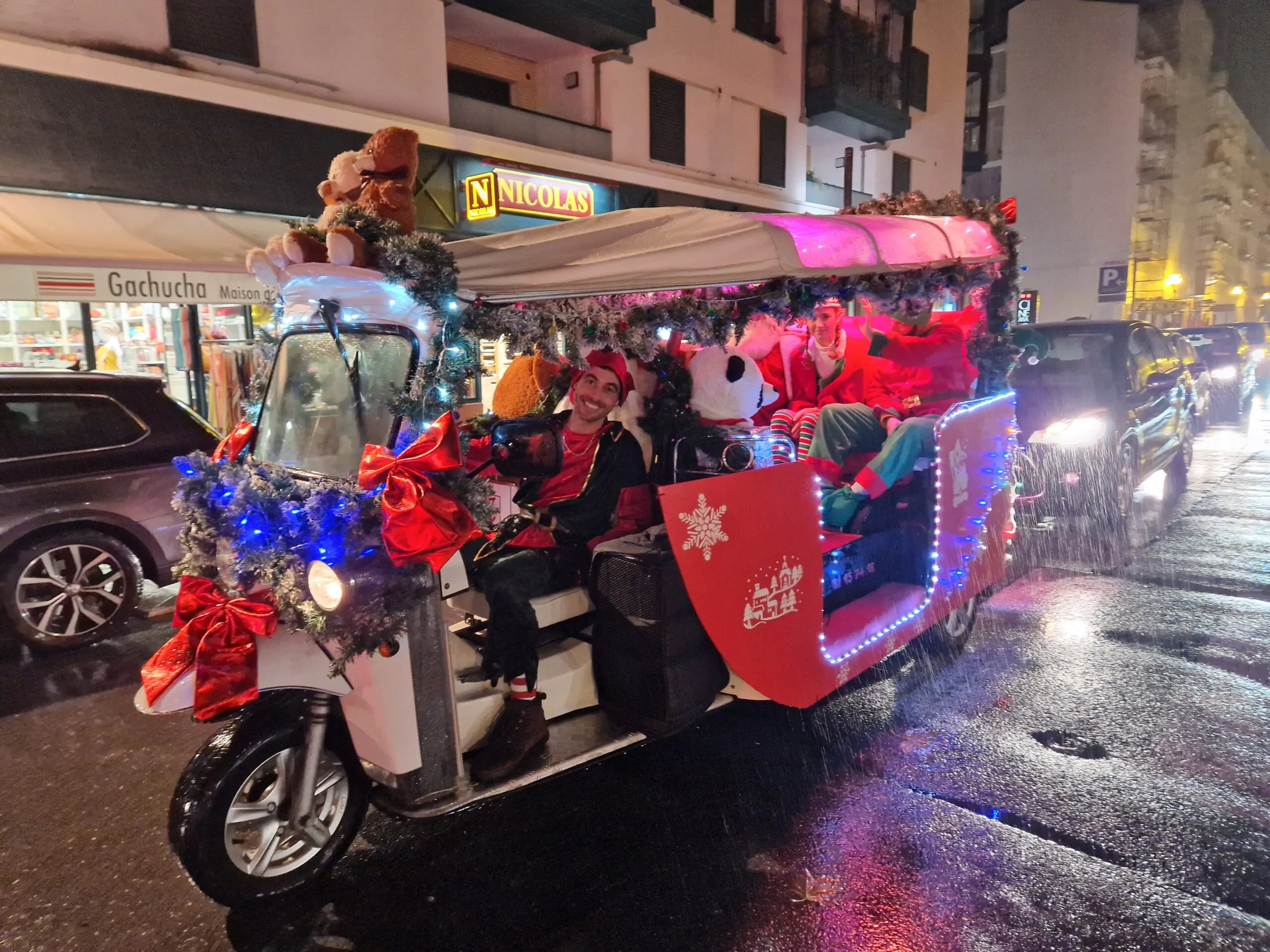 La tournée du Père-Noël quartier Erromardie