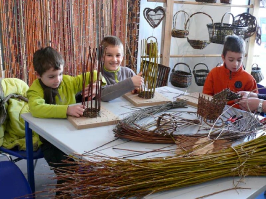 O S I E Z ! ATELIERS OSIER CREATIF à partir de 3 ans VACANCES D’HIVER au Centre d’Art autour de l’Osier