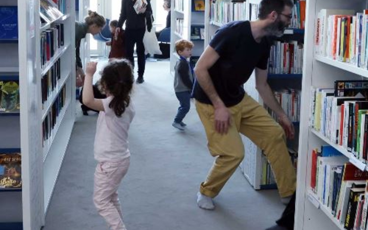 Atelier de danse tout terrain LSF/FR : comment les lieux nous font danser Bibliothèque Saint-Eloi Paris