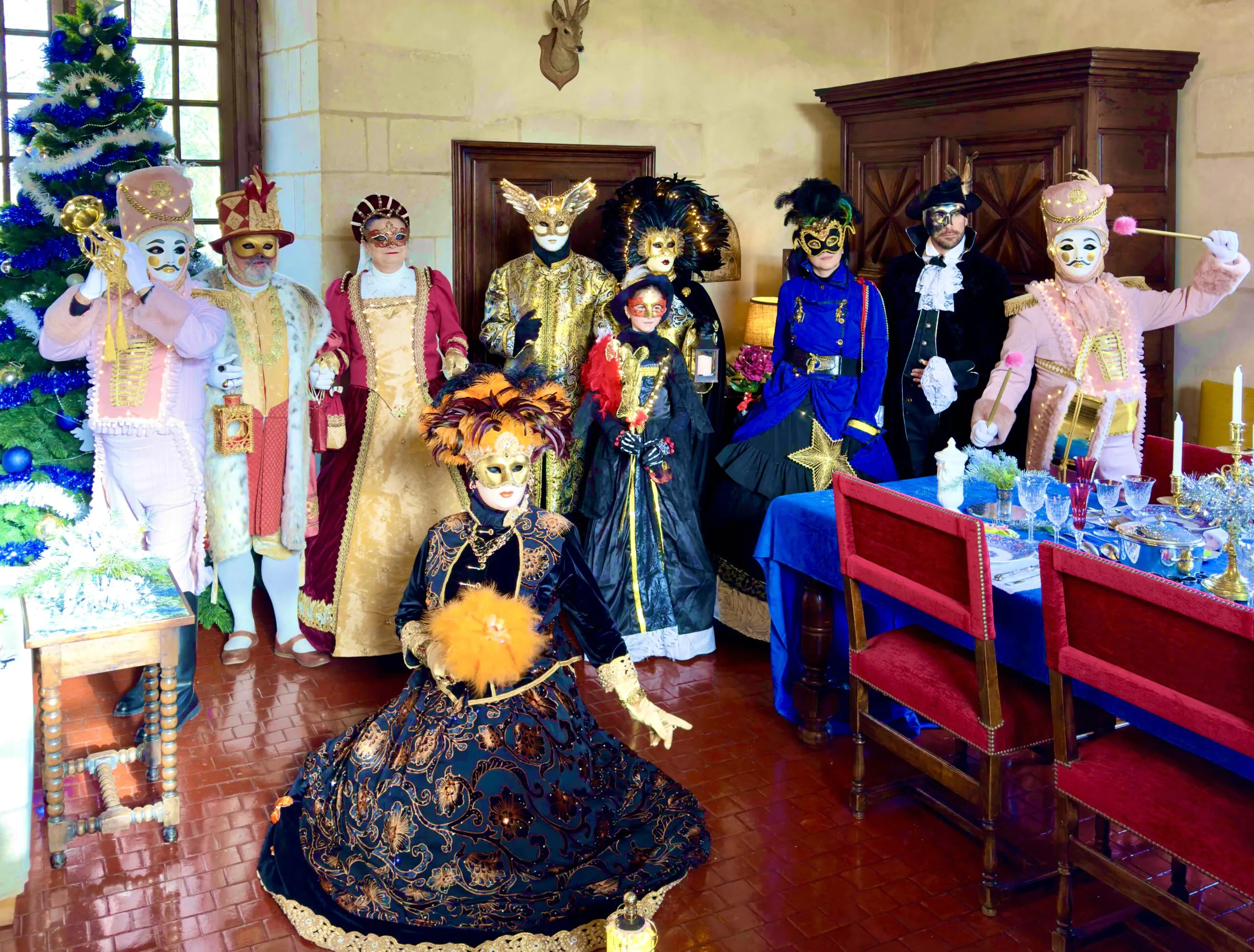 Costumés vénitiens illuminés au château de l'Islette