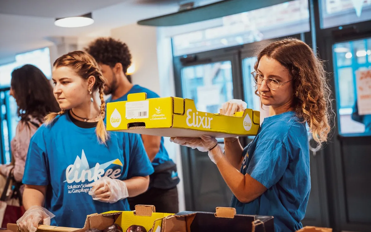 Distribution alimentaire Linkee - Entraide étudiante Maison de la Conversation Paris