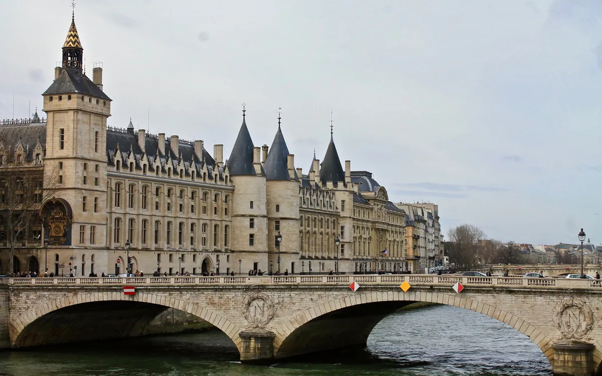 Jeu de piste à Paris : Les Îles au Trésor départ : square Henri Galli Paris