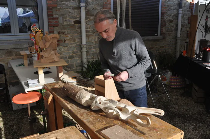 L'Art et la Main - stage de sculpture sur bois avec Samuel Arridiaux La Ferme de la Harpe Rennes