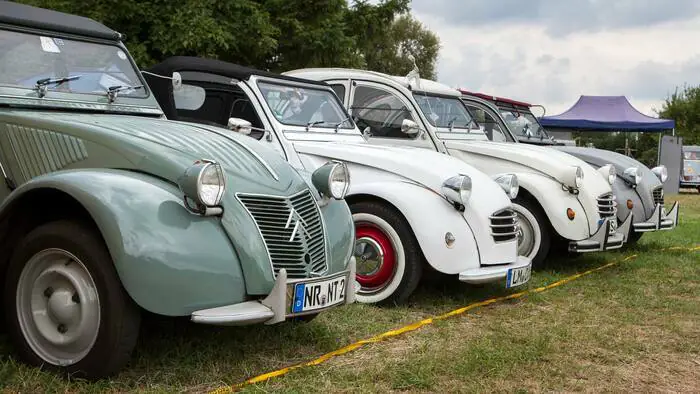 1re bourse aux pièces détachées automobiles Parvis de la Mairie Massillargues-Attuech