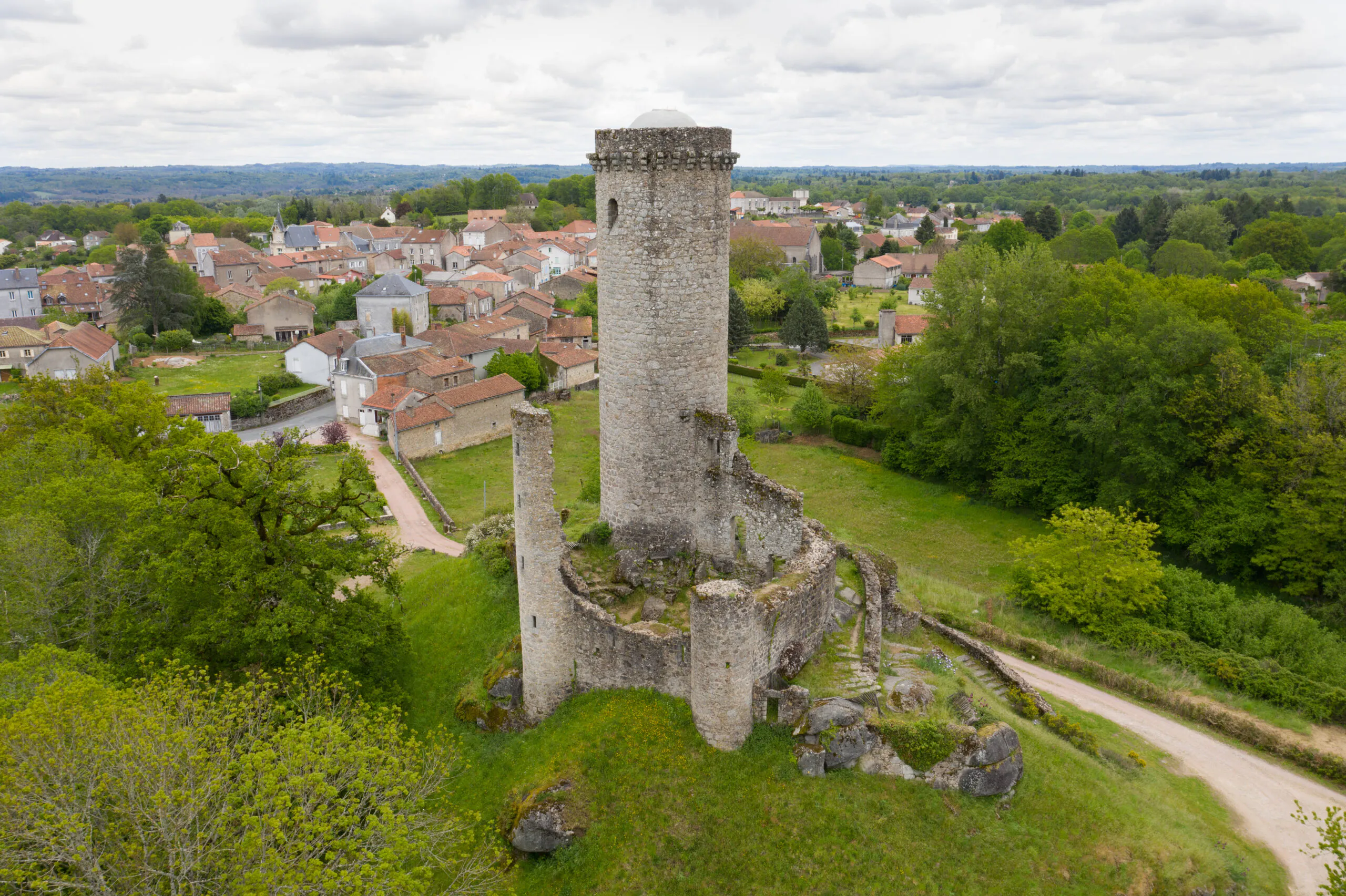 Pièce de théâtre "légendes locales" par Solène de Sagazan