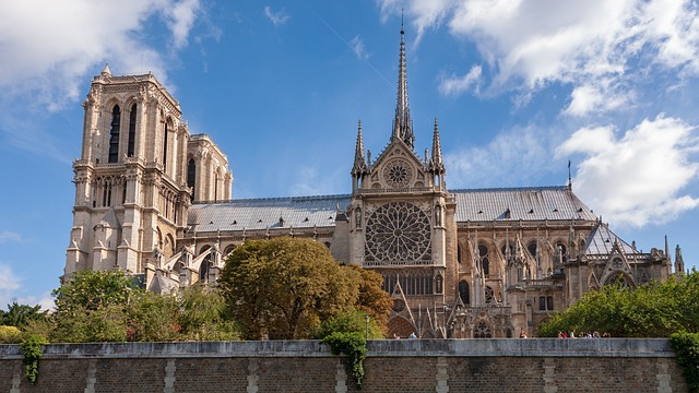 Diffusion du documentaire Enquête sur les trésors enfouis de Notre-Dame au Musée numérique de la Micro-Folie