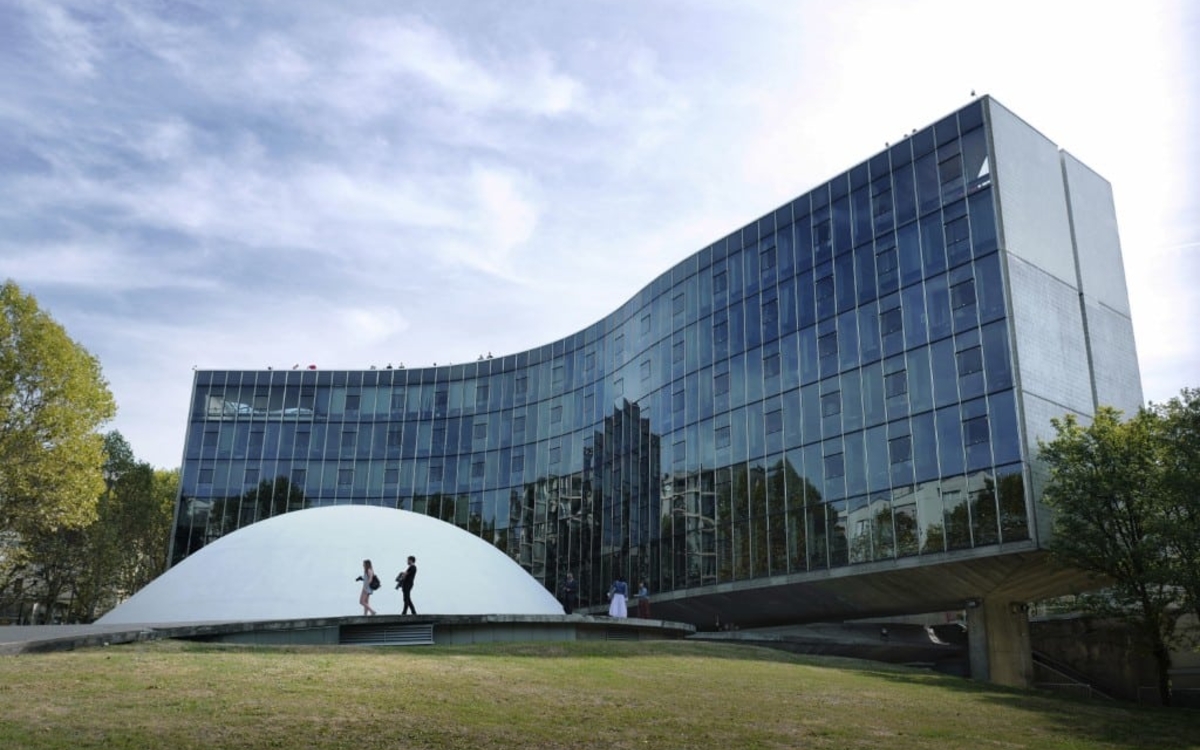 Visite exceptionnelle de l'Espace Niemeyer (Siège du parti communiste) Bibliothèque François Villon Paris