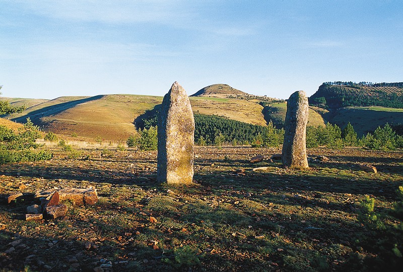 Balade au pays des menhirs Saint-Étienne-du-Valdonnez Occitanie