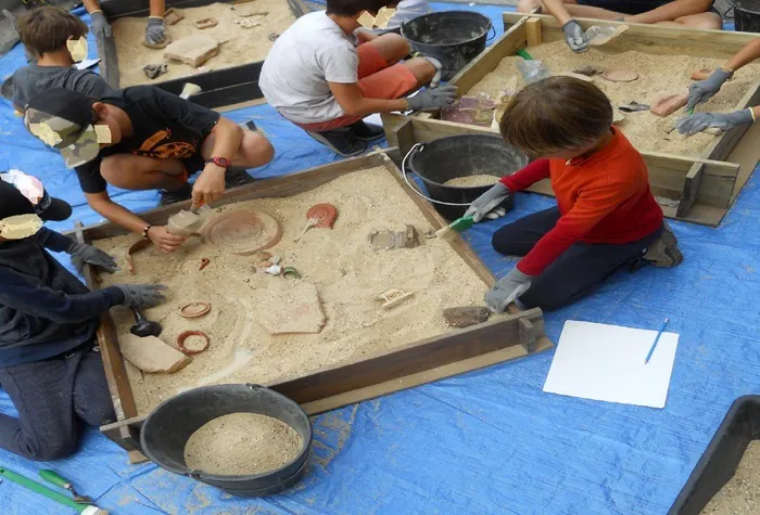 Ateliers "Initiation aux fouilles : Juillet archéologie - Août paléontologie" Musée de la Tour du Moulin Marcigny