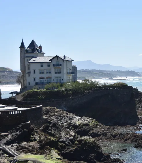 Visite La Villa Belza et le Cabaret “Le Château basque”