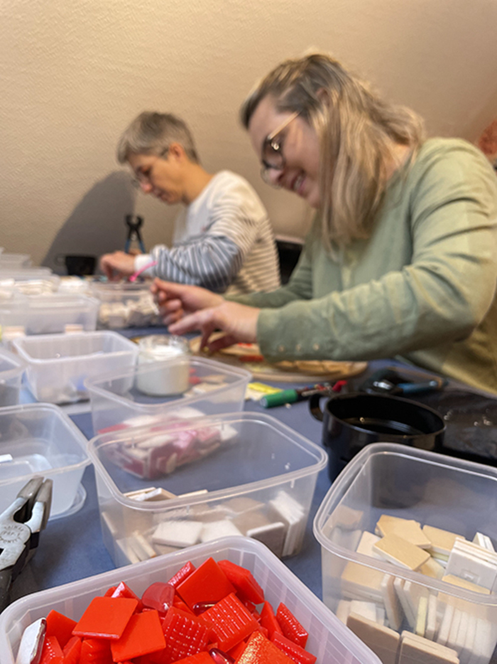 C’est l'heure de casser des carreaux… plongez dans la magie créative de la mosaïque ! Chez AURÉLIE COUSIN