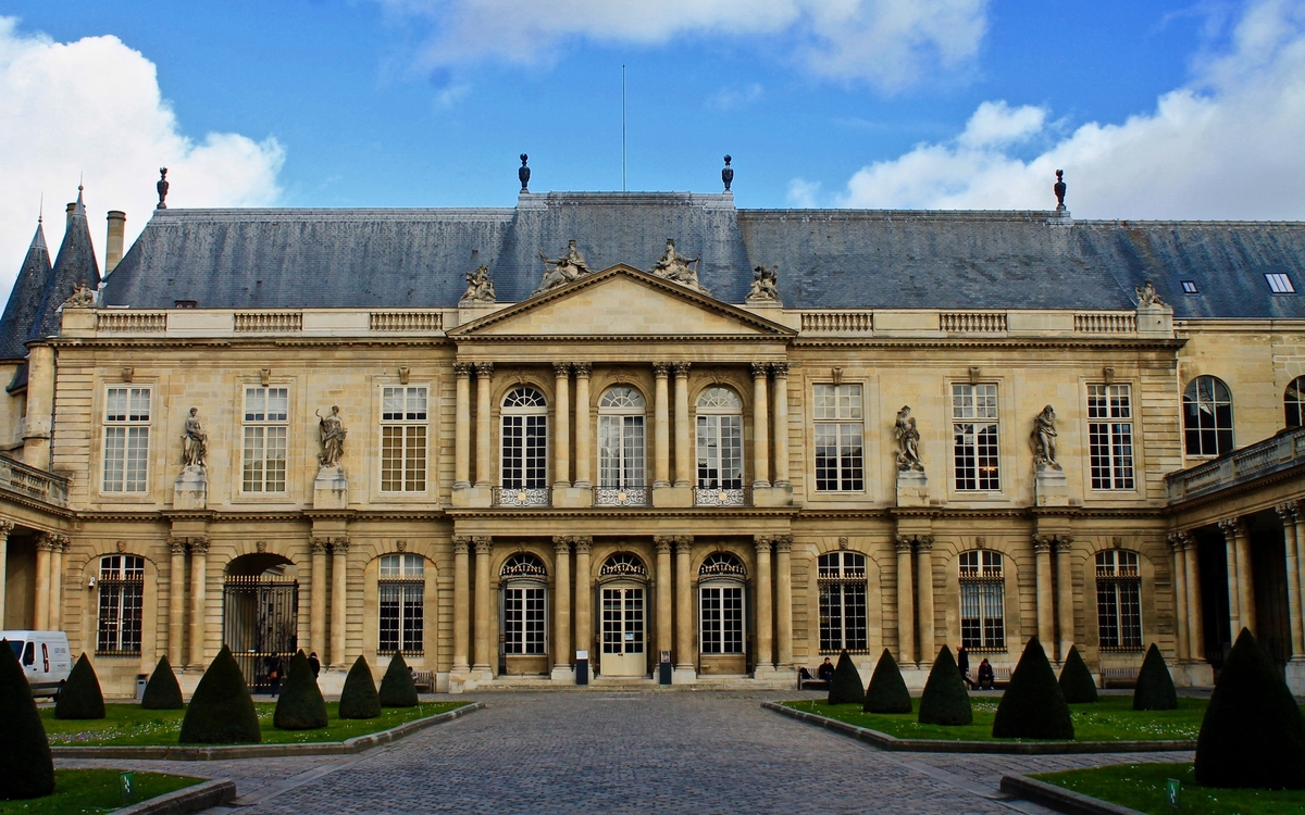 Jeu de piste à Paris : Le Trésor du Marais départ : kiosque du square du Temple Paris