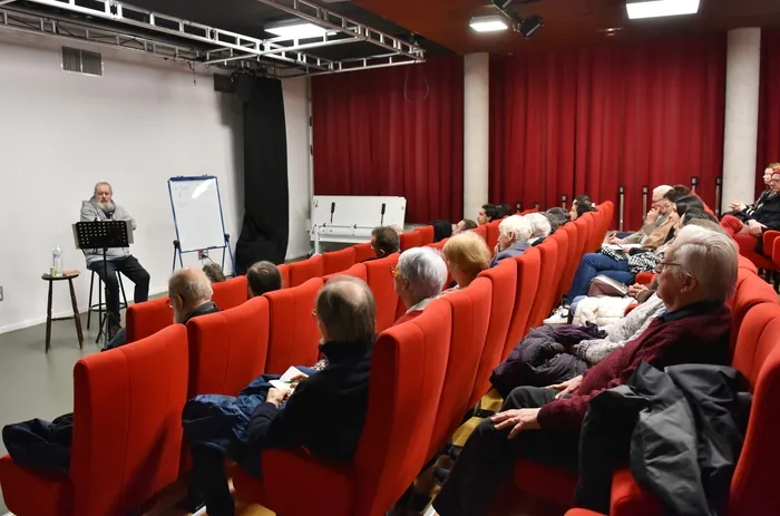 Conférence populaire de philo : qu'est ce qu'être beau ? L'Atelier Media Carvin