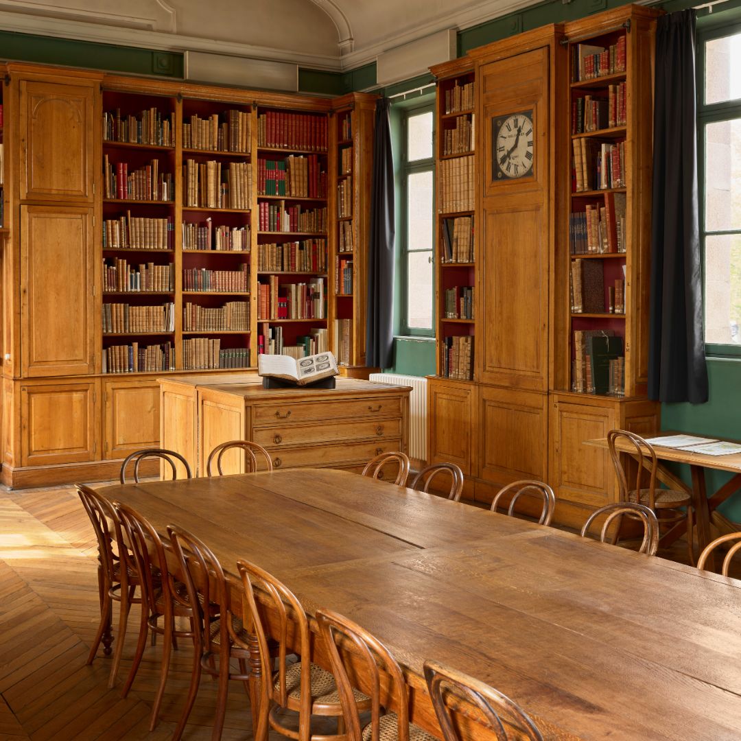 Visite libre Découvrez la bibliothèque du musée