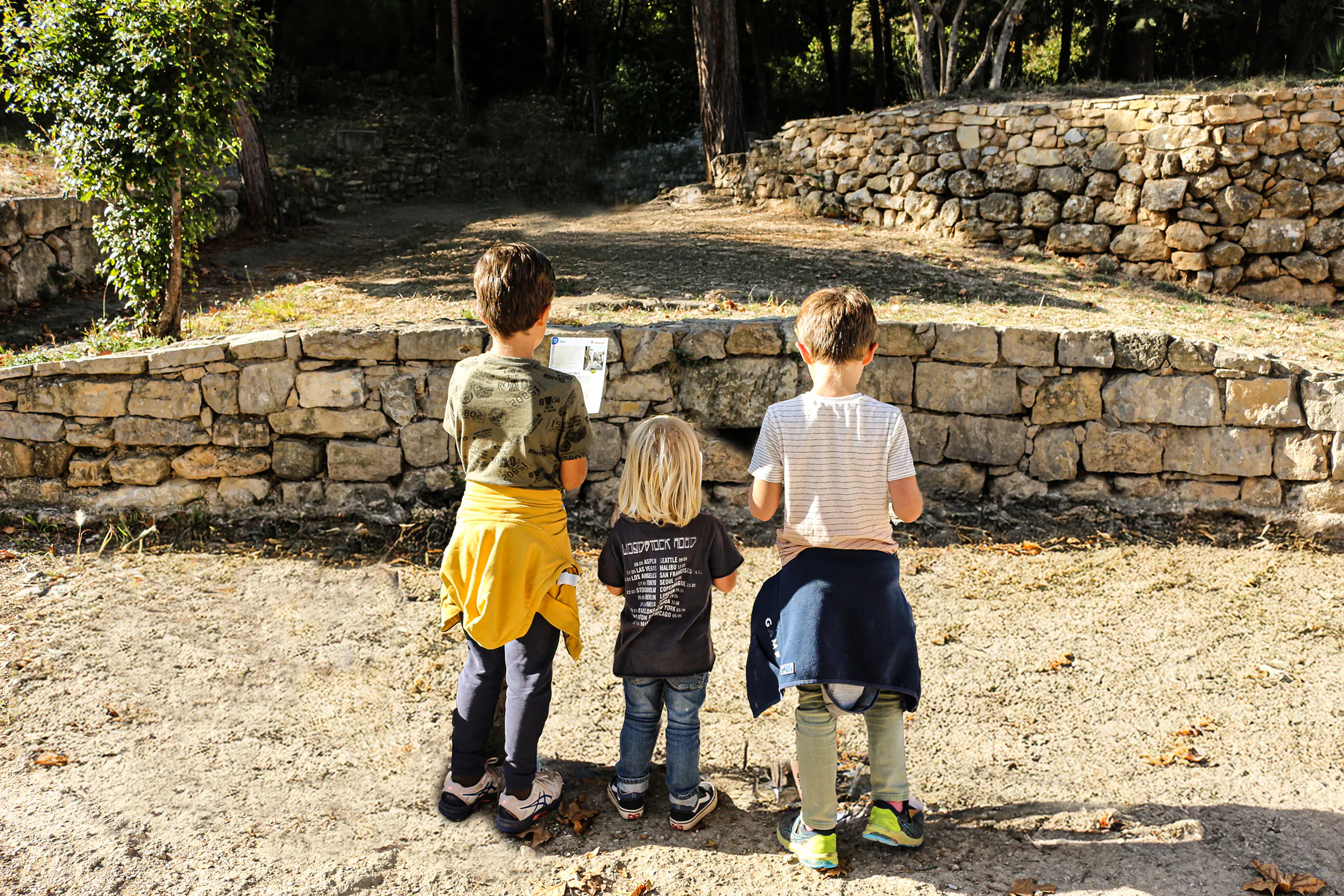 ENQUÊTE DANS LE VILLAGE DE NÉBIAN