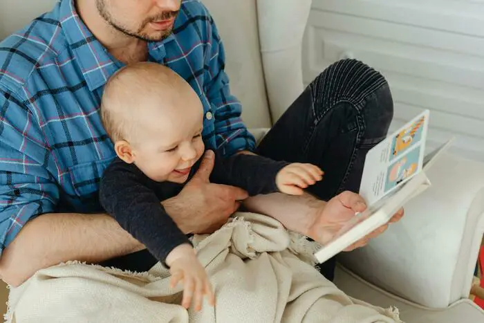 Lire avec son bébé Point lecture pour tous de Manchester Charleville-Mézières