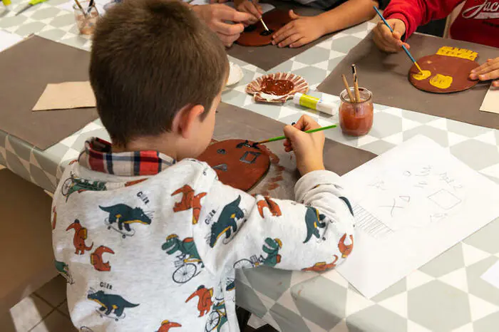 Atelier enfants “Création d’un masque tribal en argile” Préhistorama Rousson