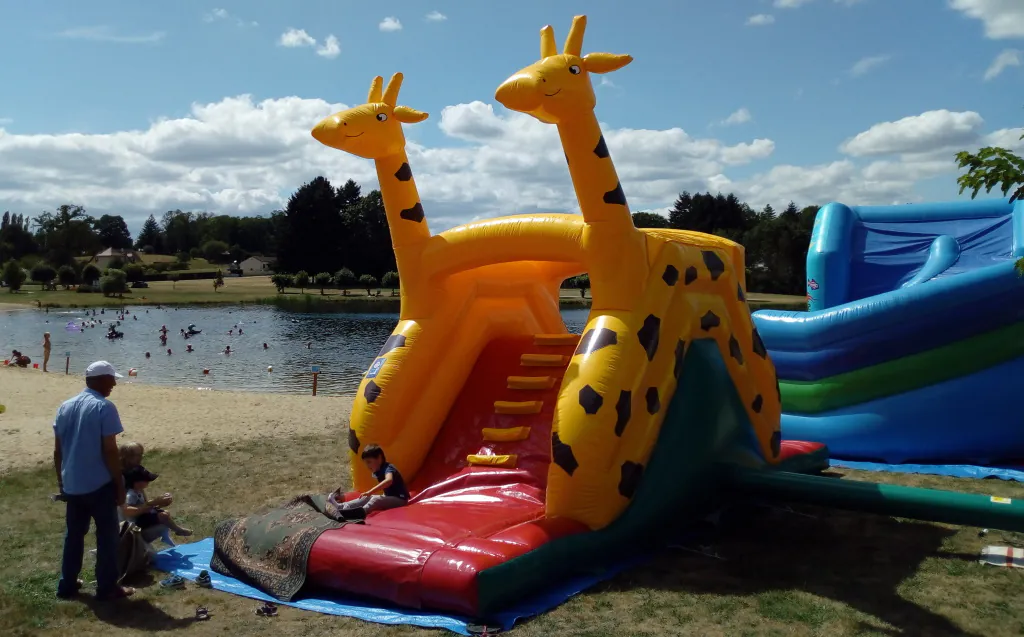 L'été en famille avec Ouest Limousin Tourisme Château gonflable