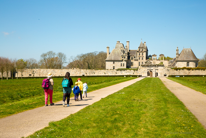 Un écrin de verdure pour le Château de Kerjean Château de Kerjean - Chemins du patrimoine en Finistère Saint-Vougay