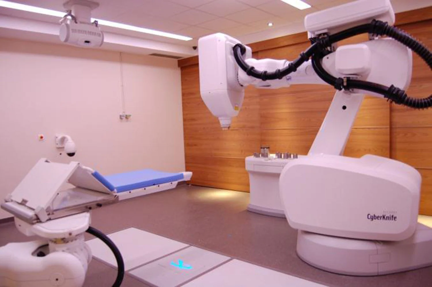 CYBERKNIFE radio laser