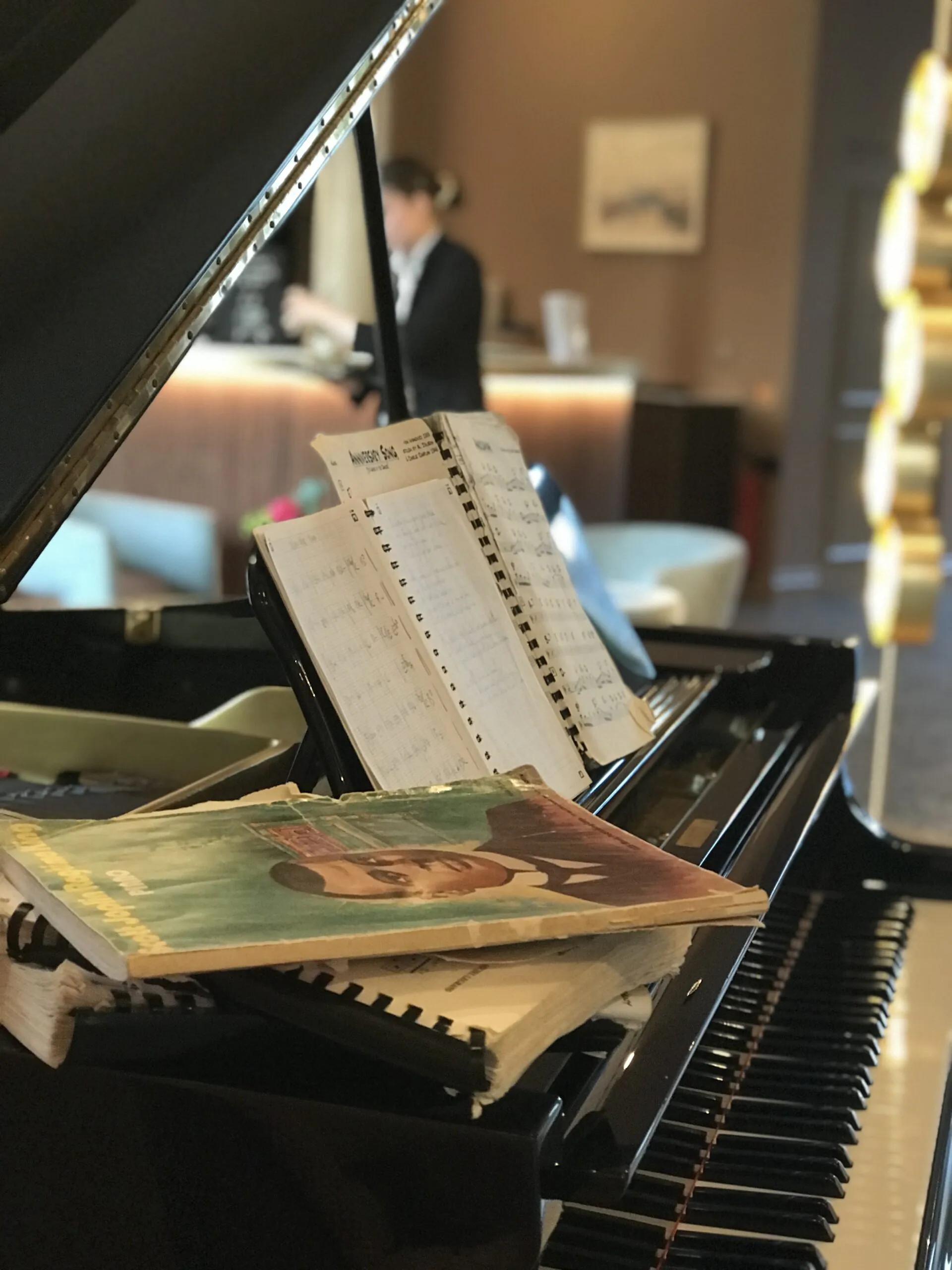 Piano bar à L'Invitation au Voyage