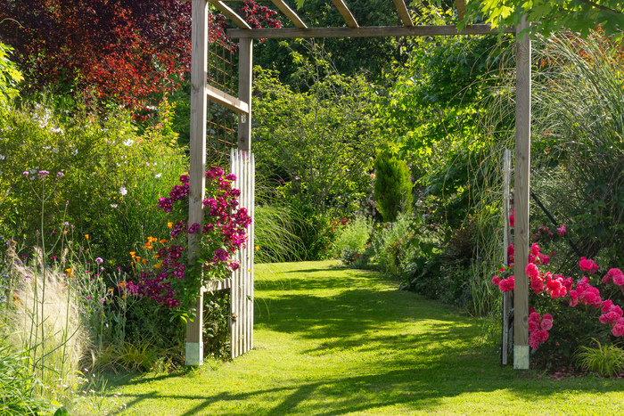 Déambulation dans un jardin romantique Jardin de Luchane Bougarber