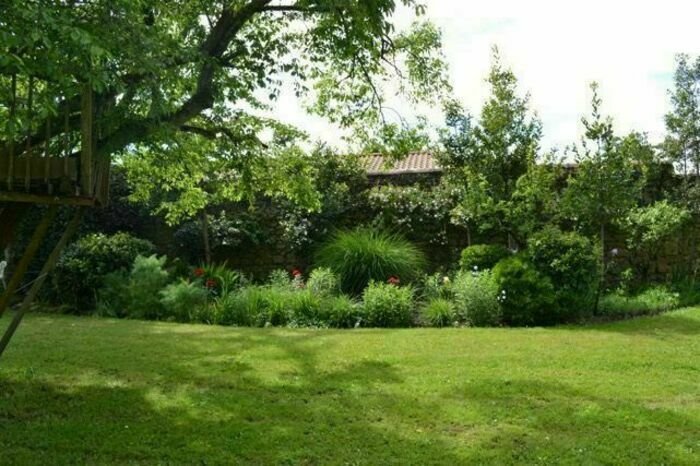 Déambulation dans les différents espaces du jardin La Maison Blanche Portets