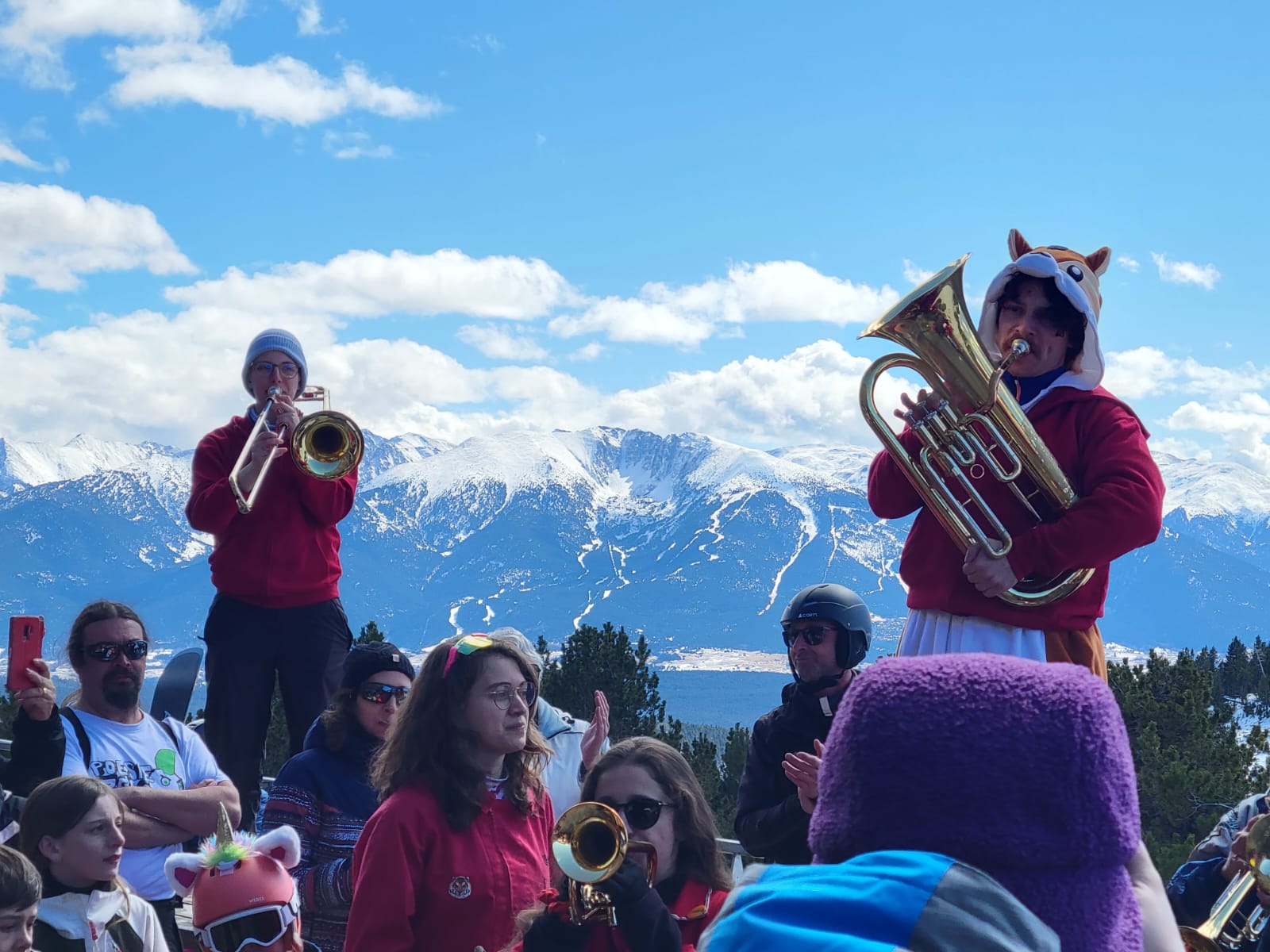 FANFARE SKI PARTY