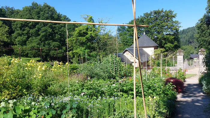 Visite libre du jardin permacole du domaine du Gasseau Les jardins du domaine du gasseau Saint-Léonard-des-Bois