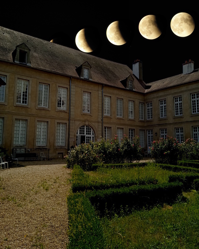 Observation astronomique dans le jardin du Muséum Museum d'Histoire Naturelle d'Autun Autun