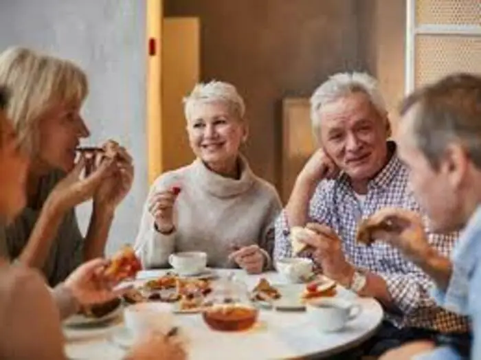 Repas convivial pour les jeunes de plus de 60 ans Maison de quartier de Villejean Rennes