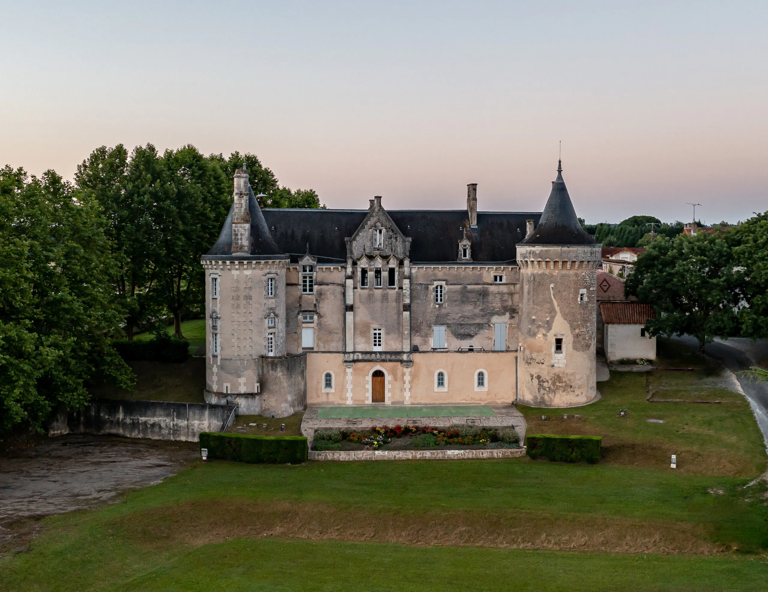 Voyage au coeur des Châteaux d'Europe des résidences royales au château de Saint-Aulaye