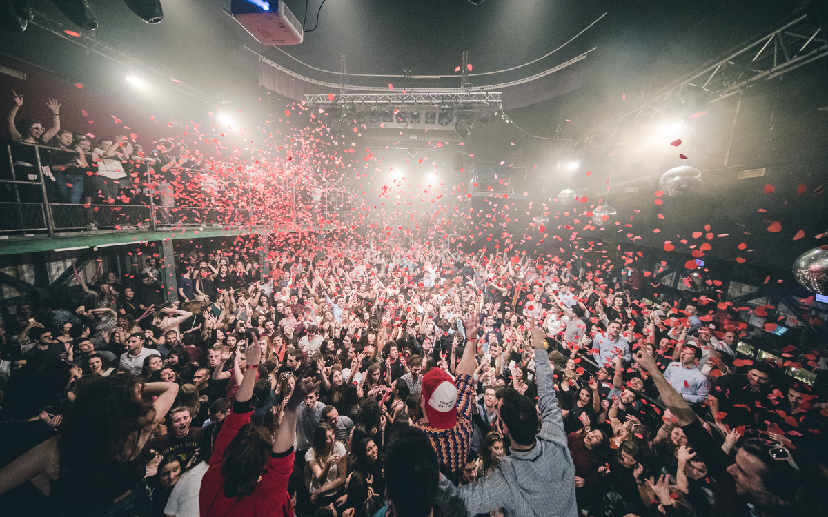 We Are The 90's La Machine du Moulin Rouge Paris