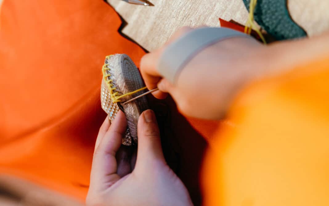 Atelier de fabrication de porte-clés espadrilles – Dam&Drôles Ainhoa