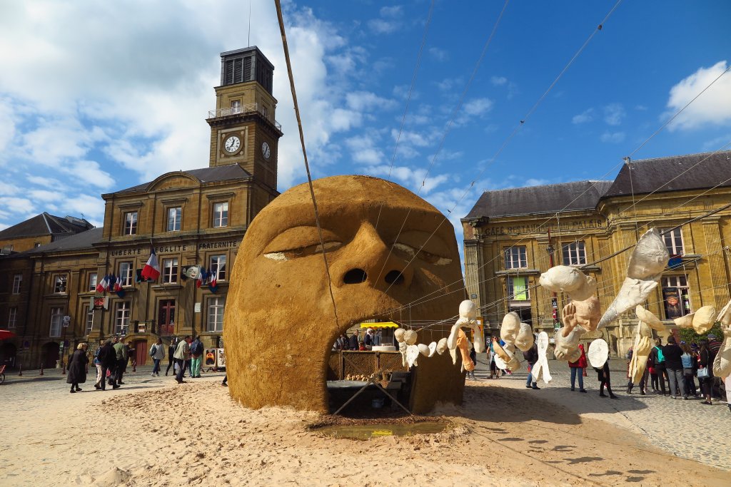 Festival Têtes en l'air "Tête monumentale"