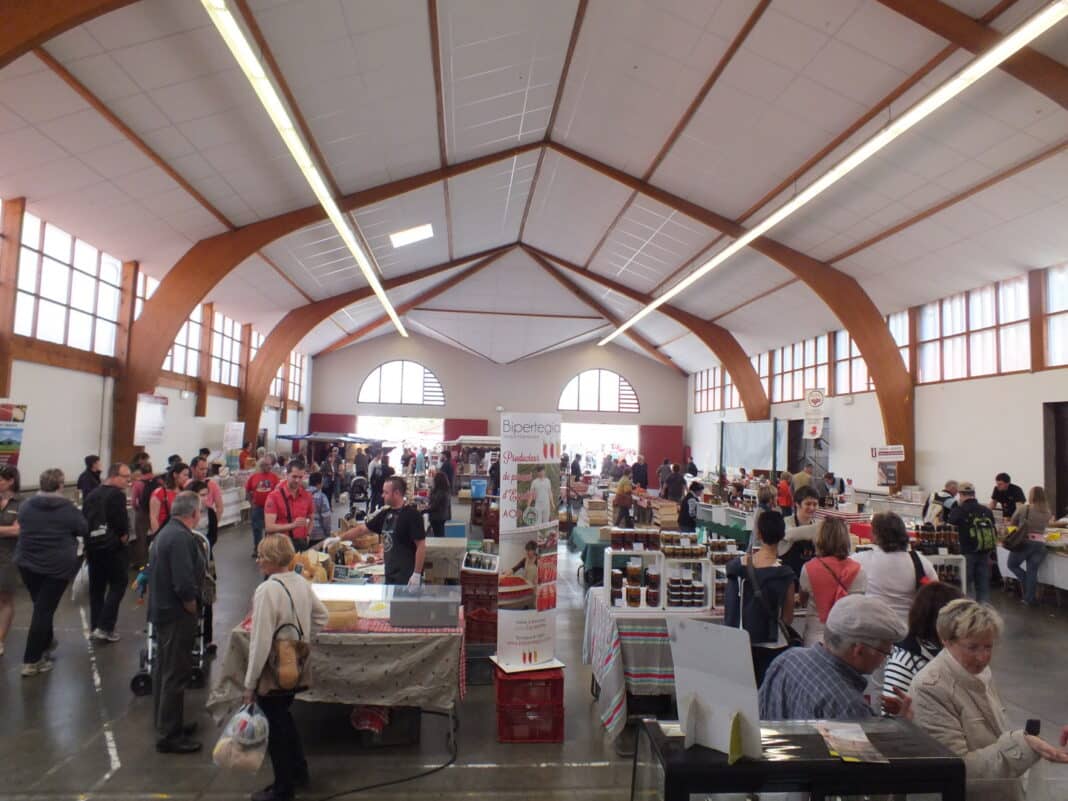 Marché aux produits locaux Espelette
