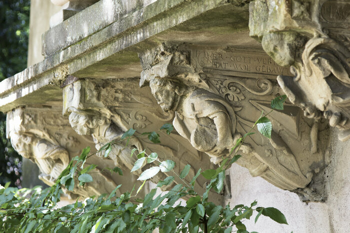 Jardins de pierres et ruines de jardin à la Folie Marco Jardin de la Folie Marco Barr