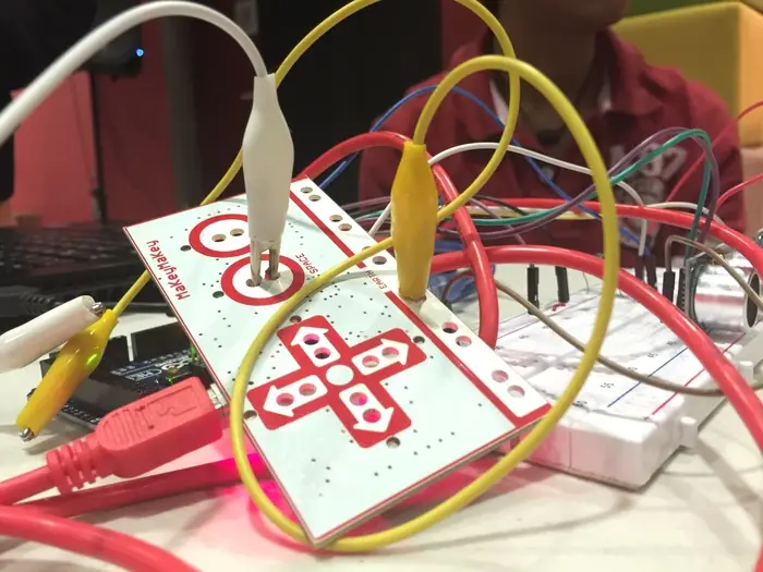 Makey Makey pour apprentis codeurs Bibliothèque Champs-Manceaux Rennes