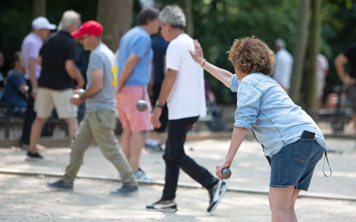 Sport seniors en plein air : Pétanque (loisirs) au site du club de bouliste de la Croix Saint-Simon Site du club de bouliste de la Croix Saint-Simon Paris